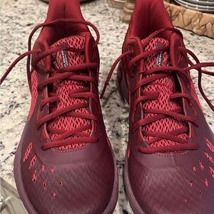 Barley worn 
10.5 men’s UA shoes. 
$20